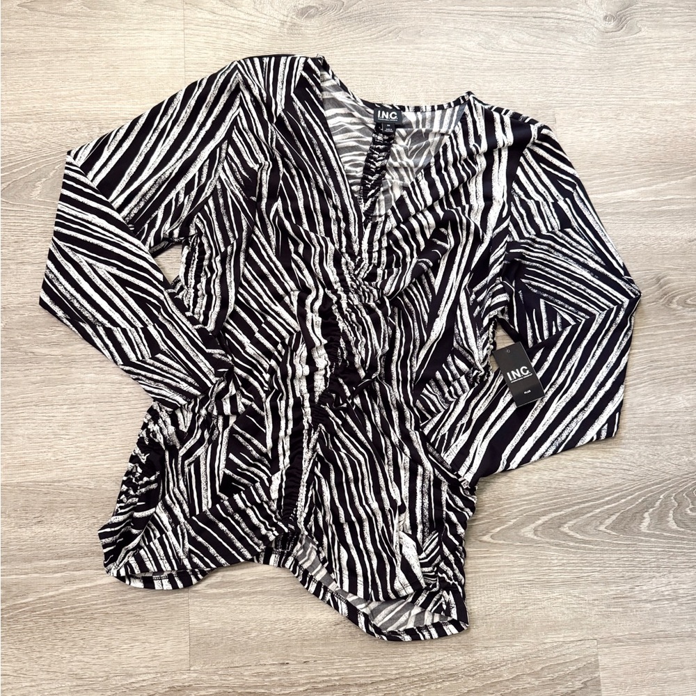 •INC INTERNATIONAL CONCEPTS• STRIPED BLOUSE